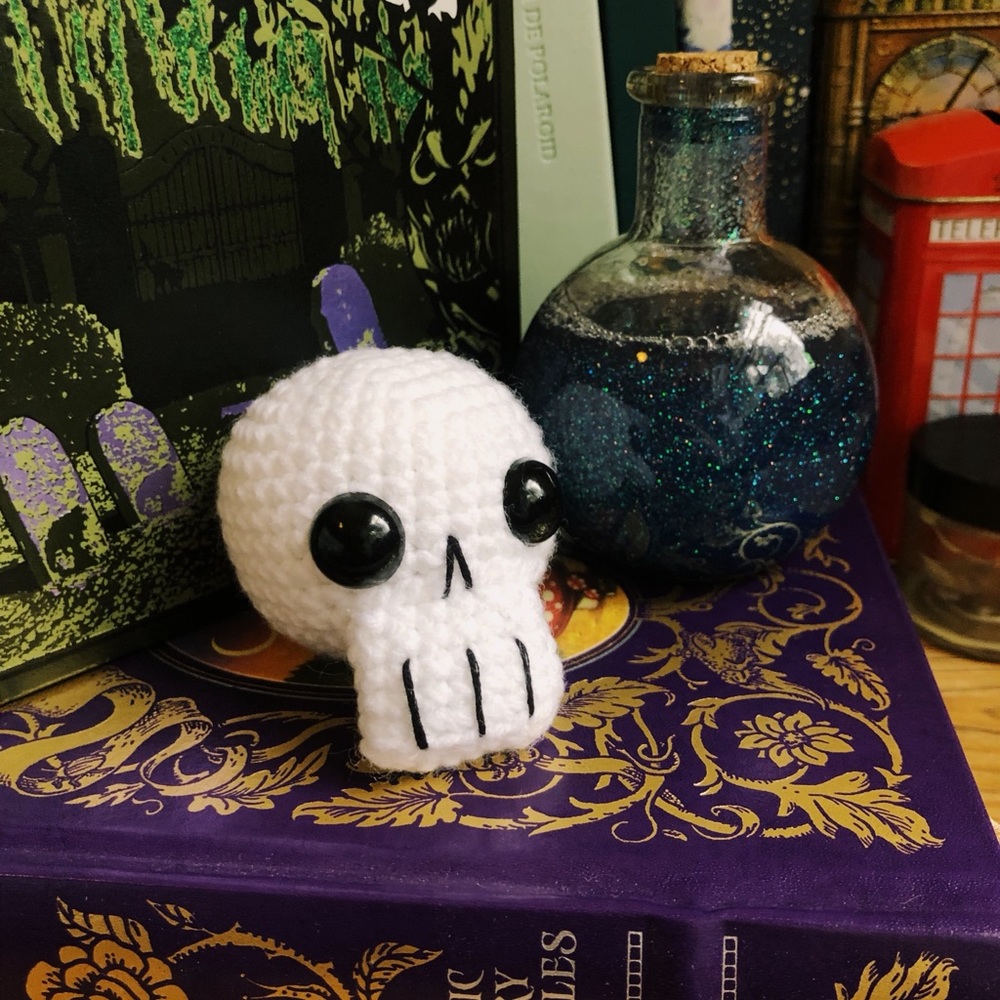 Cute Spooky Handmade Skull Decoration! - Picture 11 of 12